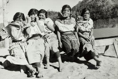 Niñas zapatistas en Chiapas, México.