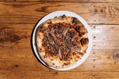 'Futuro di marinara' pizza, with roasted tomato cream, Caiazzo olives, Trapani anchovies, wild garlic pesto, Salina capers and oregano from the Lattari mountains.