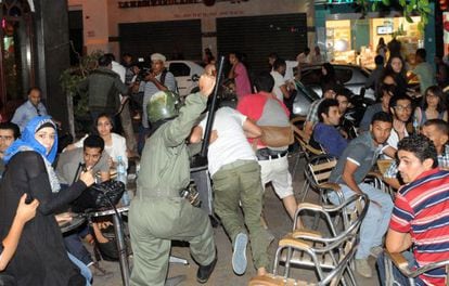 Moroccan riot police violently quell protests in Rabat after Galv&aacute;n&rsquo;s release.