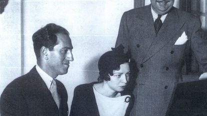 From left to right, George Gershwin, pianist Dana Suesse and Paul Whiteman in October 1932.