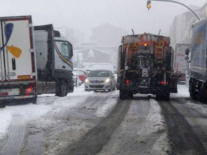 Snow-affected roads in Guijuelo, Segovia, over the weekend.
