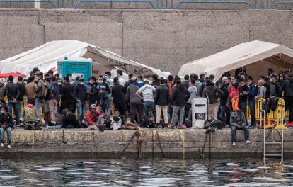 Migrants in overcrowded conditions at the port of Arguineguín on November 14. 