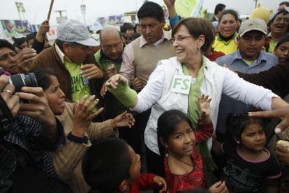 Susana Villar&aacute;n, pictured with supporters in a Lima neighborhood in September 2010.