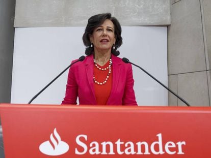 Santander Executive Director Ana Botín announces the decision to buy Banco Popular.