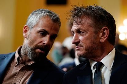 Retired police officer Michael Fanone, who was seriously injured during the attack on the Capitol, and actor Sean Penn at the hearing. 