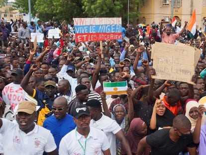 Pro-coup demonstrators in Niger holding pro-Russian signs and Niger flags in Niamey in August.