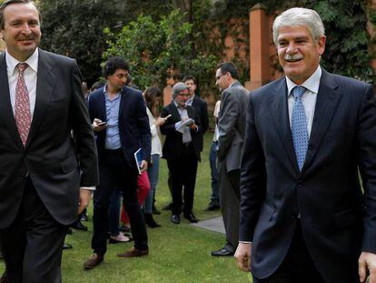 Alfonso Dastis (right) with the Spanish ambassador to Mexico, Luis Fernández-Cid.