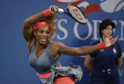 US tennis player Serena Williams plays a point against Spain's Carla Suárez Navarro.