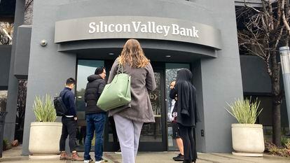 Customers in front of the headquarters of Silicon Valley Bank, after its collapse in March 2023.