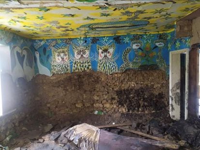 The remains of a mural in the house of Polina Raiko (1928-2004), which was destroyed after the overflow of Ukraine’s Dnieper River, in June 2023.