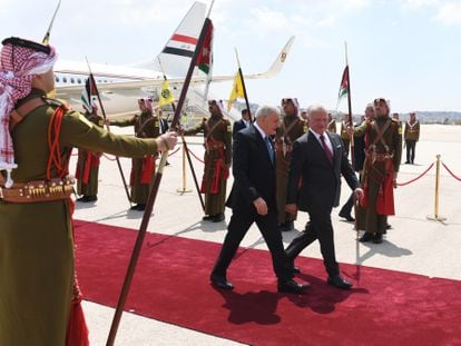 King Abdullah of Jordan (right) received the Iraqi president, Abdul Latif Rashid, in Amman on Monday.