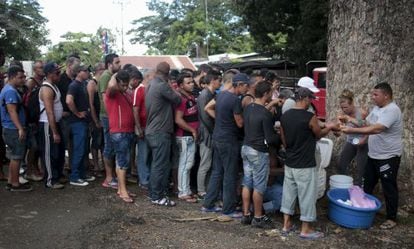 Cuban migrants line up for food at the Peñas Blancas border crossing between Costa Rica and Nicaragua.