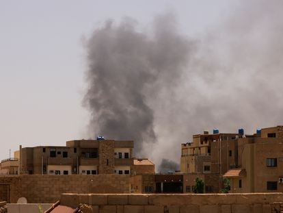 Smoke from fighting between the Sudanese army and paramilitaries on Saturday over buildings in Khartoum.