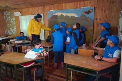 Glaciologist Jorge Luis Ceballos teaches children at a rural school about meteorology.