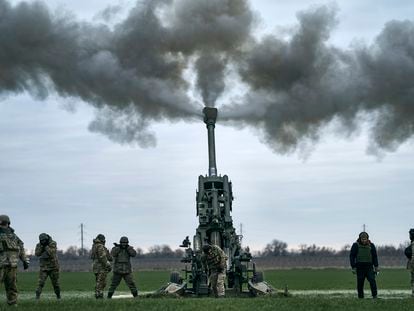 A Ukrainian artillery unit fires at Russian positions with a US-supplied howitzer in the Kherson region on January 9, 2023.