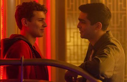 Arón Piper (left) and Omar Ayuso in 'Élite'.