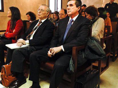 Former PP minister and Balearic Islands premier, Jaume Matas (r), during the Palma Arena trial. 