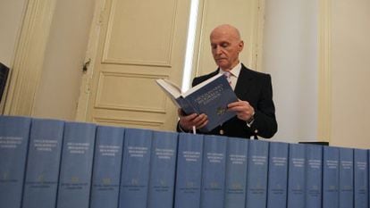 Royal History Academy head Gonzalo Anes in his office alongside an edition of the Spanish Biographical Dictionary.  