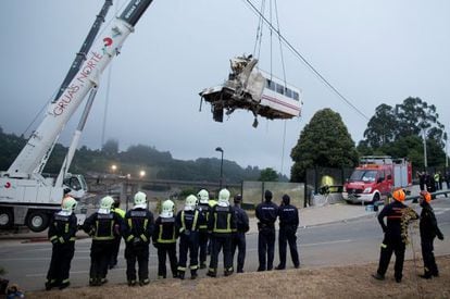 A wagon of a crashed train that killed at least 77 people is lifted at Angrois near Santiago de Compostela, Spain.