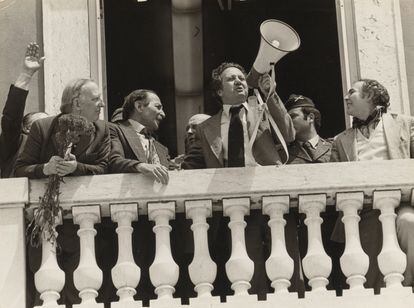 Socialist leader Mário Soares speaks from a balcony of Lisbon's Santa Apolonia station after his arrival from exile three days after the Carnation Revolution.