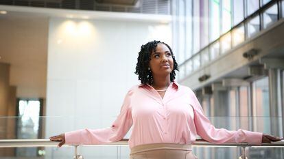 American woman Victoria Gray, the first patient to be treated with CRISPR therapy for sickle cell disease, at the Francis Crick Institute in London.