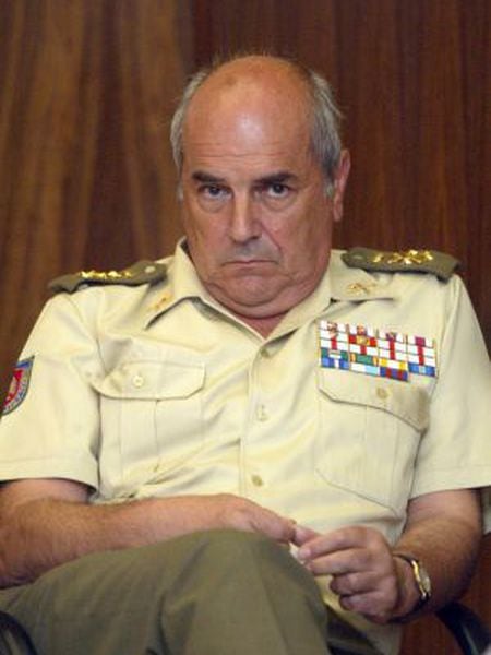 General Luis Alejandre during a chiefs-of-staff meeting in 2003.
