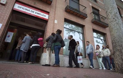 People line up outside the employment office in Alcalá de Henares, Madrid.