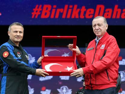 Turkey's President Recep Tayyip Erdogan, right, with Turkish air force pilot Alper Gezeravci , selected to be the first Turkish citizen in space.