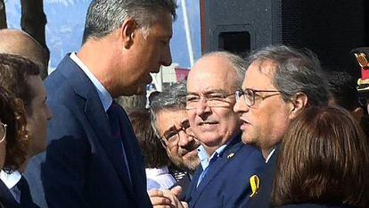 PP politician Xavier García Albiol (l) and Quim Torra argue on Friday over the latter’s comments about “attacking the Spanish state” ahead of a memorial service in Cambrils.