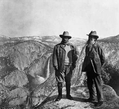 Theodore Roosevelt (l) with the naturalist John Muir in Yosemite.
