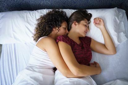 Insomnia is not contagious, but there is no doubt that disturbances in our own sleep affect our bed partner's.