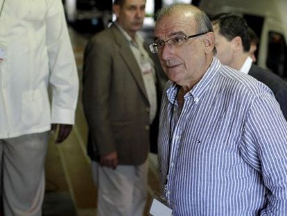 Humberto de la Calle, head of Colombia&#039; s government peace negotiation team, arrives for the continued peace talks with FARC members in Havana Cuba Thursday. 
