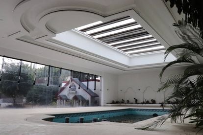 The indoor pool of the narco-mansion. 
