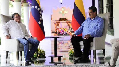 Colombian President Gustavo Petro (left) and Venezuelan President Nicolás Maduro at a meeting in Caracas on March 23