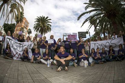Juan Marrero poses with protestors supporting his sister in Las Palmas on Thursday.