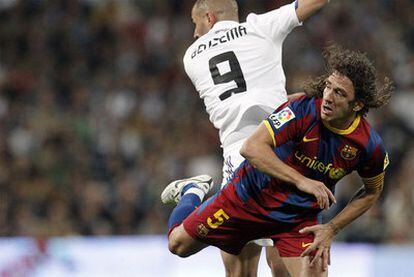 Barcelona's Carles Puyol and Real's Karim Benzema tussle in the April 16 Liga match.