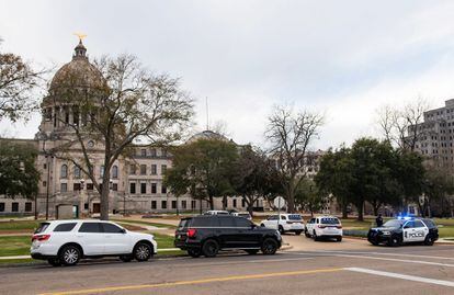 Bomb Threats Prompt Evacuations Of Government Buildings In Several ...