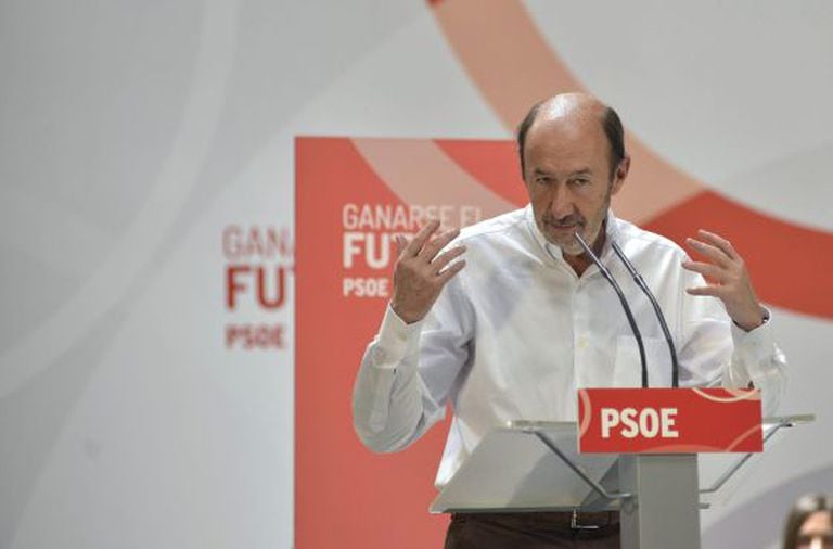 Alfredo Pérez Rubalcaba speaking in Jaén on Saturday.