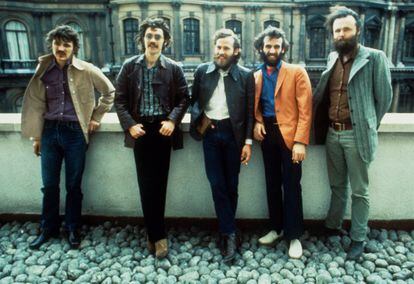 From left to right: Rick Danko, Robbie Robertson, Levon Helm, Richard Manuel and Garth Hudson, members of The Band, in London in 1971.