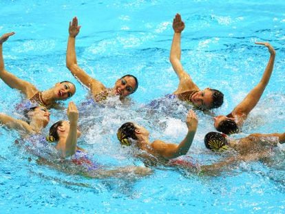 Over three million people watched Spain&rsquo;s synchronized swimming team perform in London.