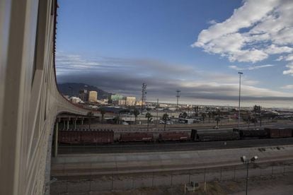 Freight trains at the border crossing of El Paso, in Texas.