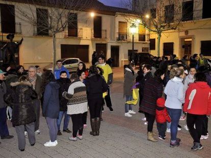 Residents of Ossa de Montiel congregate in the main square after the quake.