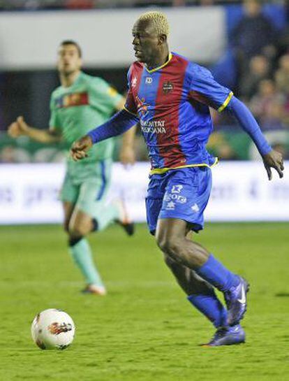 Kon&eacute; on the ball for Levante in last month&rsquo;s match against Barcelona. 