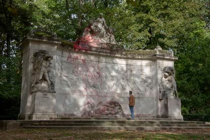A monument to Belgian pioneers in the Congo in Brussels, stained with red paint