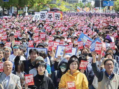 Demonstration on May 1 in Seoul against the government's proposal to lift the cap on weekly working hours.