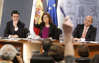 Deputy Prime Minister Soraya S&aacute;enz de Santamar&iacute;a faces questions in her appearance Friday after the Cabinet meeting. 