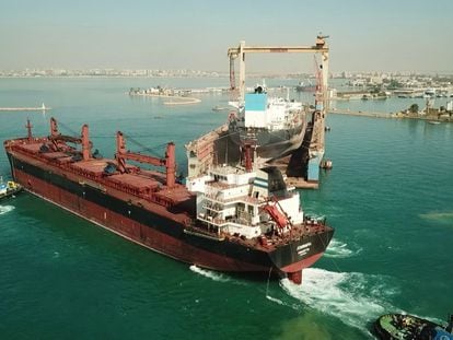 The Greek-owned bulk carrier 'Zografia' is undergoing repair work on the damages caused by the 16 January 2024 Houthi anti-ship ballistic missile attack in the southern Red Sea. Ismailia, Egypt, January 22, 2024.