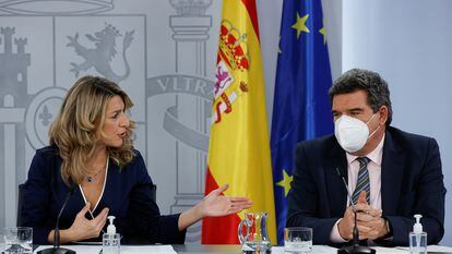 Labor Minister Yolanda Díaz and Social Security Minister José Luis Escrivá during a press conference about the reform on Tuesday.
