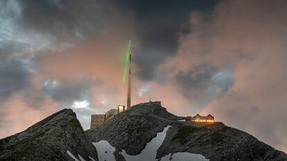 Simulation of the laser lightning rod at the summit of Säntis Mountain in northeastern Switzerland.