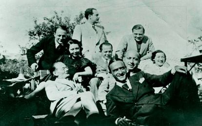 Billy Wilder (in the middle) and Peter Lorre (right) with other Jewish refugees from Europe in Hollywood. 